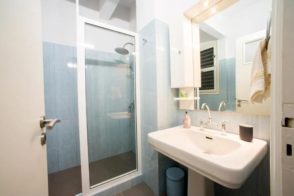 Central 5 Room Apartment