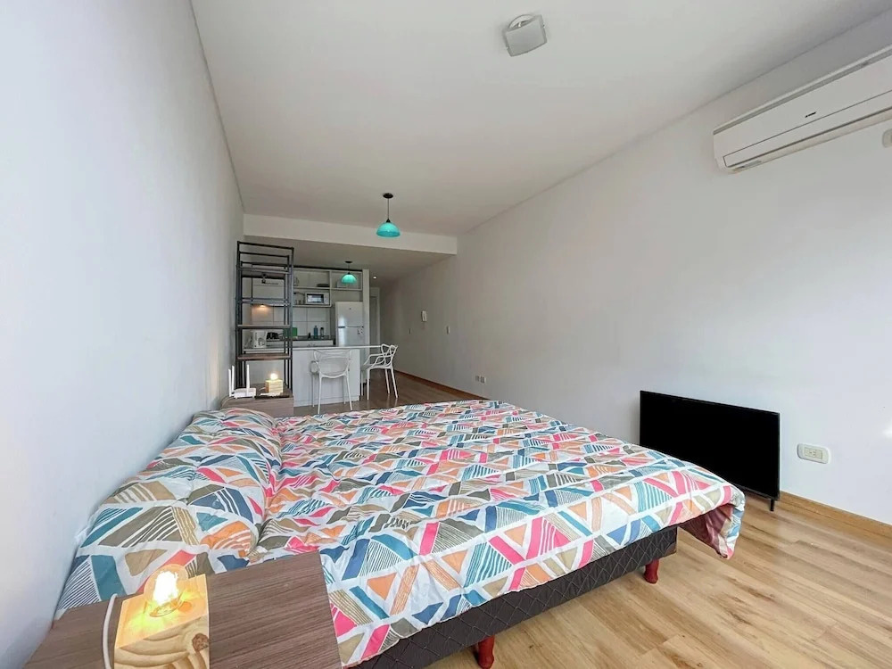 Spacious Studio in San Telmo with Balcony, Gym Pool