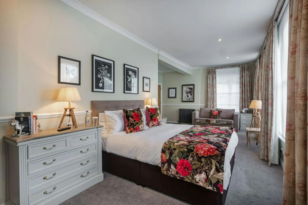 The White Horse Hotel, Romsey, Hampshire - The Coaching Inn Group