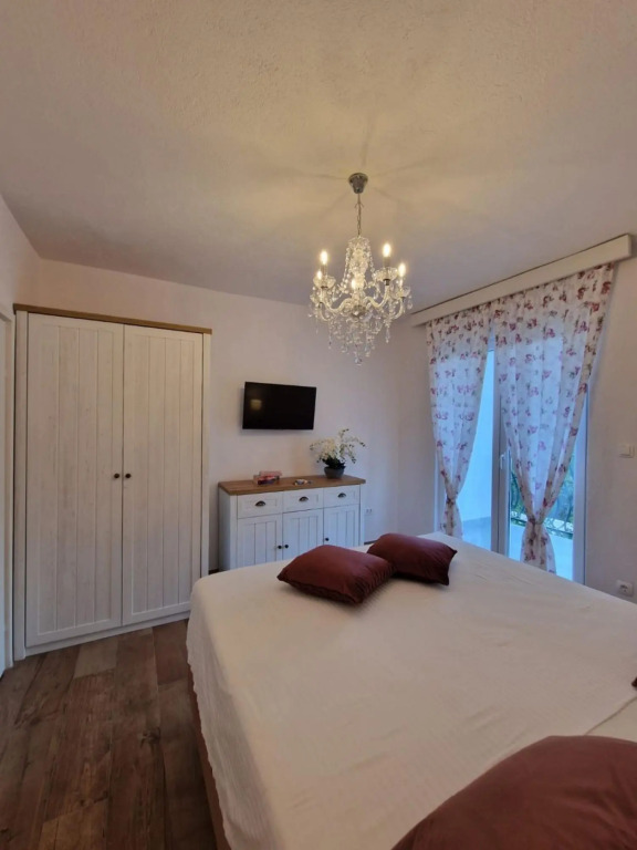 Sandra - quiet & close to the beach - SA1(2)