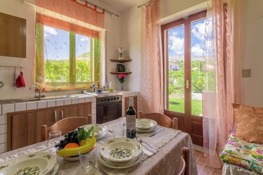 Villa With Volcano View - Happy Rentals