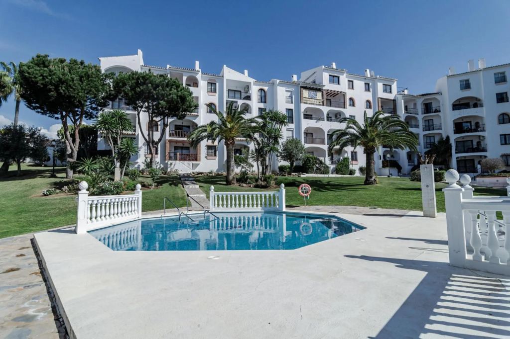 RDM33 -  2 bed apartment close to beach