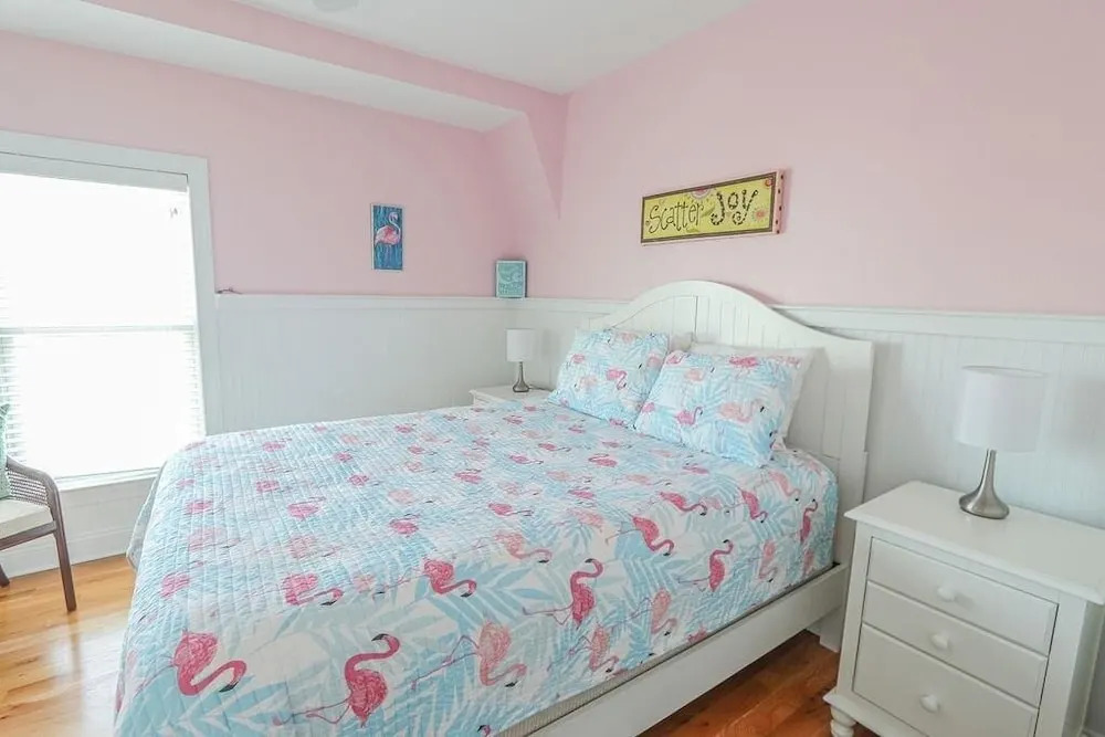 Shining Sea 5 Bedroom Home by RedAwning