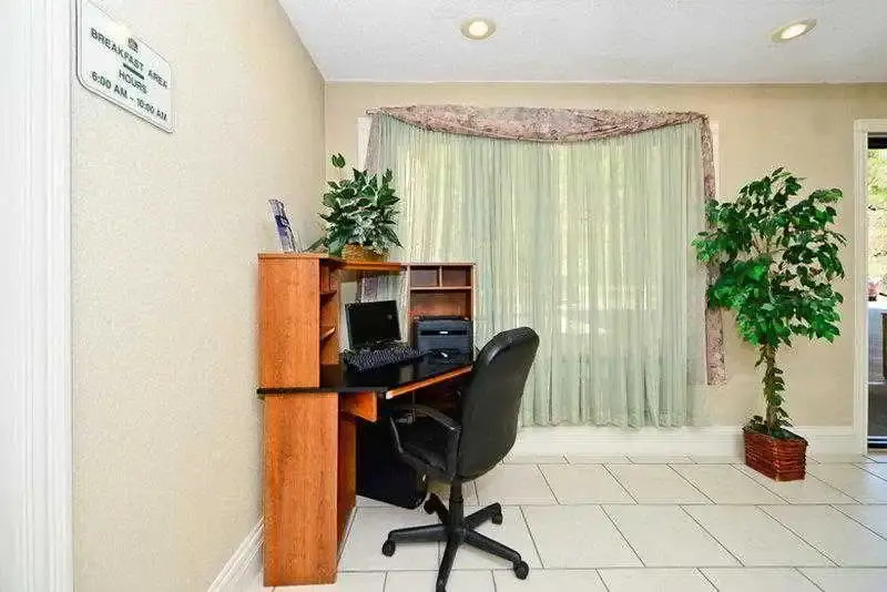 Manchester Heritage Inn & Suites