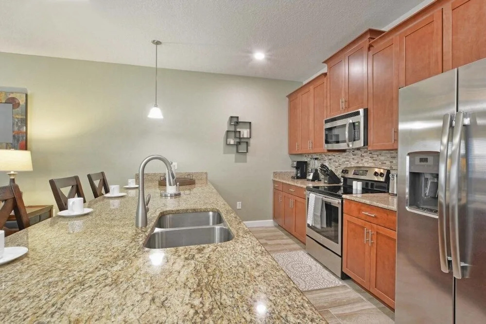 Storey Lake- 4 Bedroom Townhome W/spashpool-1619st Townhouse