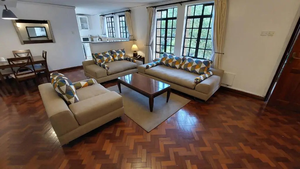 Peaceful, Spacious, Open-plan 2br apartment set in mature garden