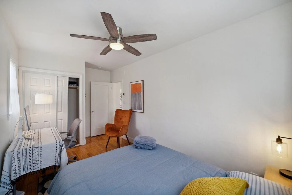 Centrally Located 2 Bedrooms Walkable 2 Duplex by Redawning