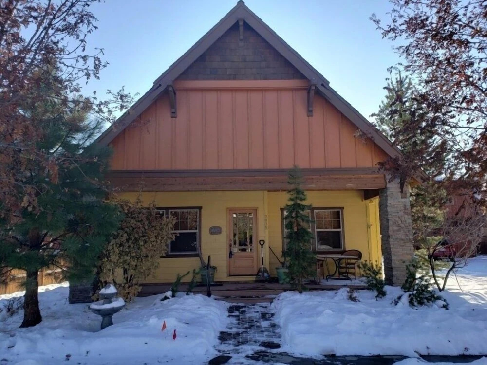 Wild Meadow 30 Day Minimum 4 Bedroom Home by RedAwning