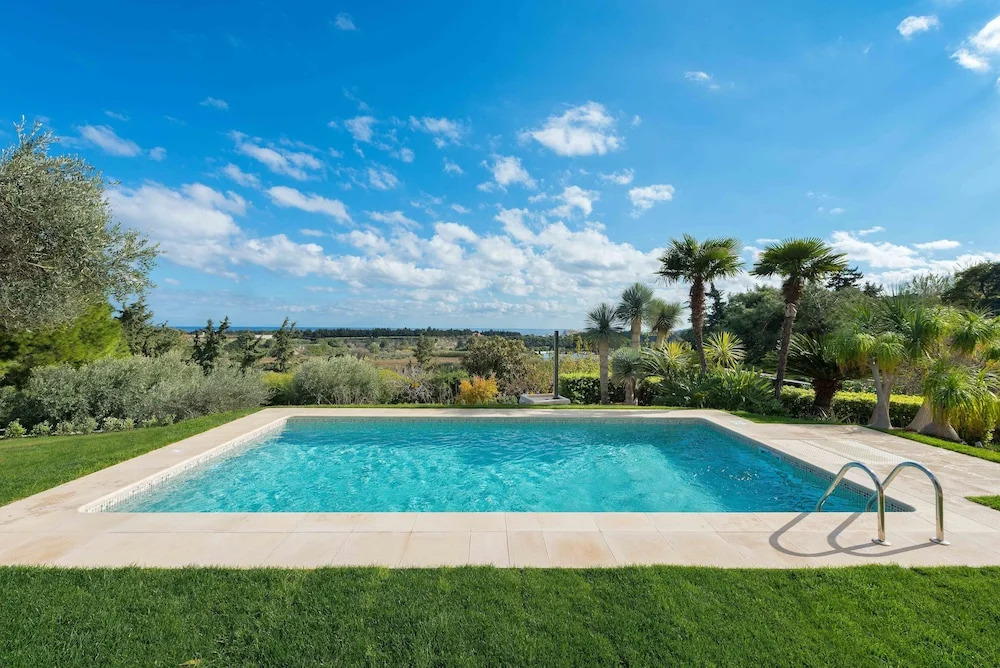 Blue & Green View Villa