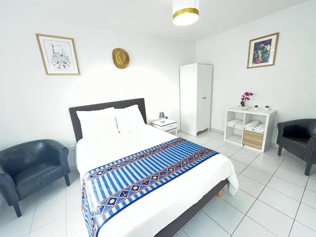 DISNEYLAND PARKS 1,4 Km - Family Suite Apartment - 6 persons maximum