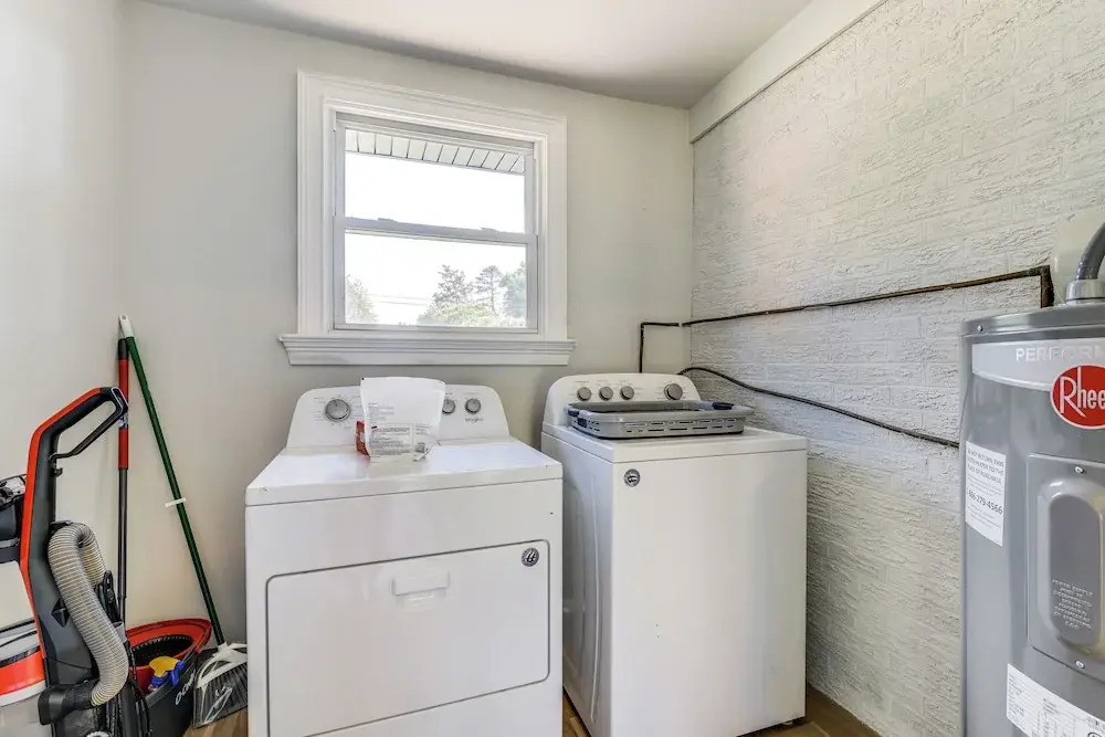 Charming Charlotte Home: 2 Mi to Downtown!