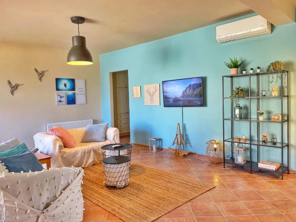 Spacious & Cozy Flat 5 mins to Batsi Bay