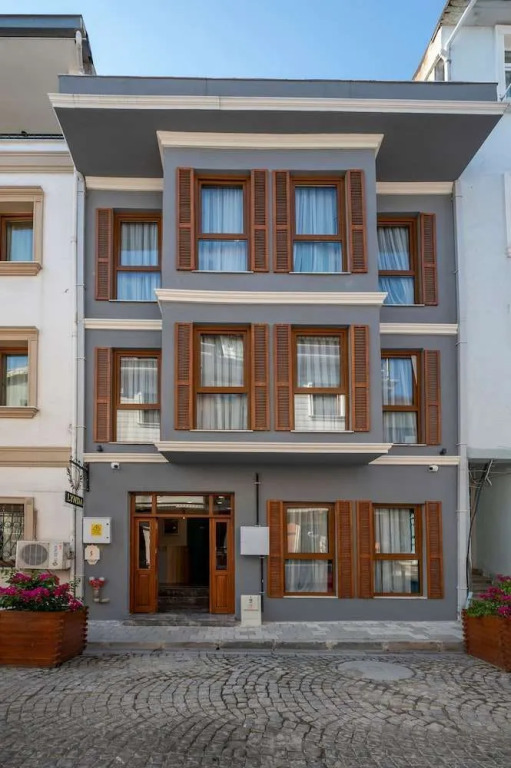 Lynda Hotel