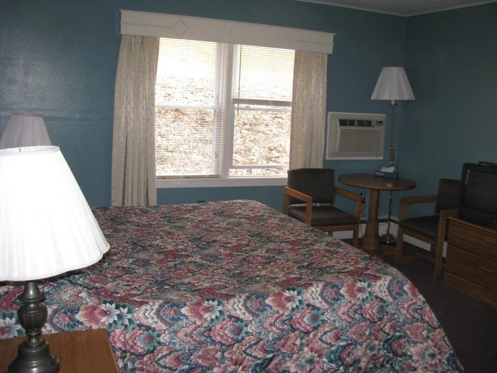 The Colonial Inn & Creamery