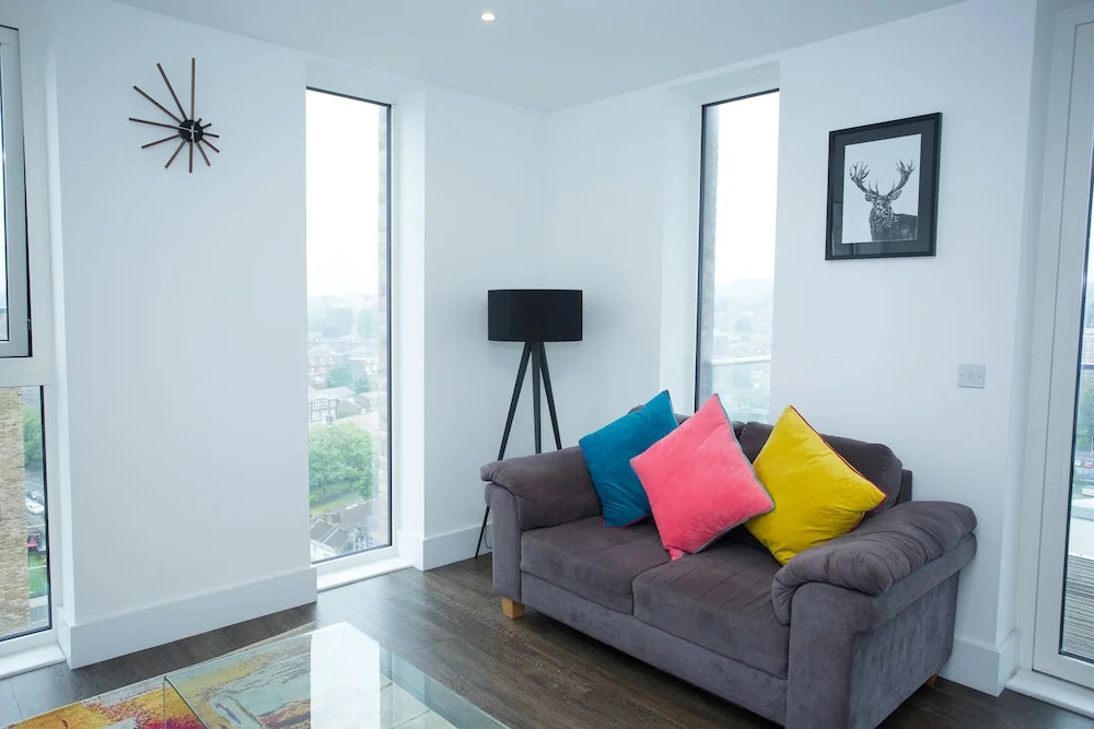 High view 2 Bedroom apt - Woolwich