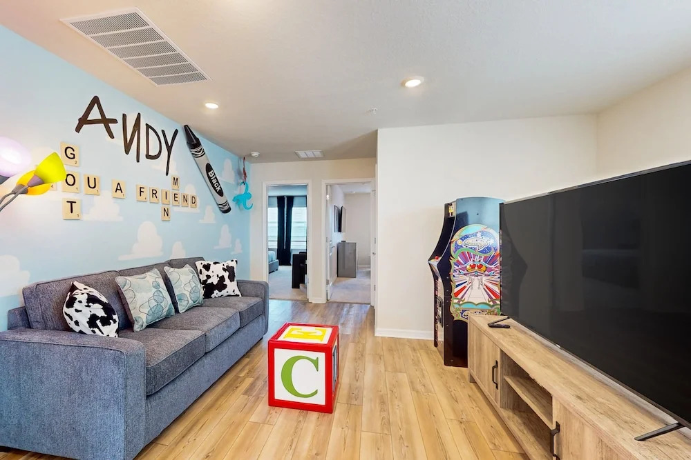 Luxury Home With Themed Bedrooms,arcade Games and Private Pool