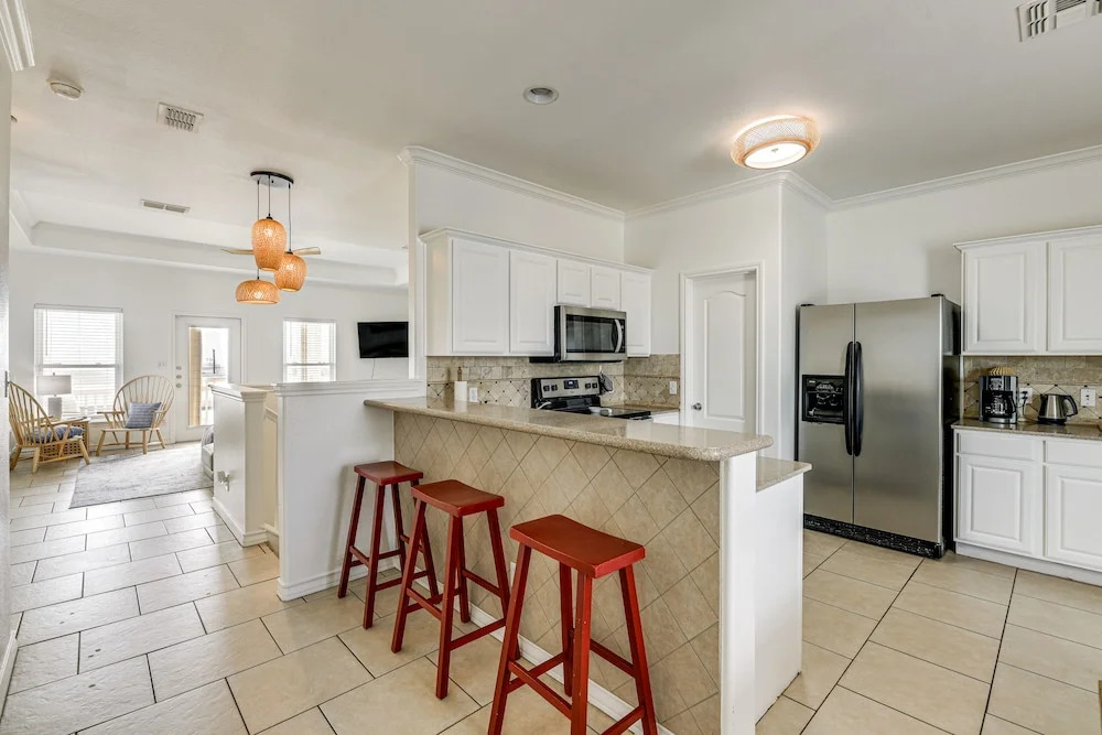Corpus Christi Condo W/ Community Pool, Near Beach