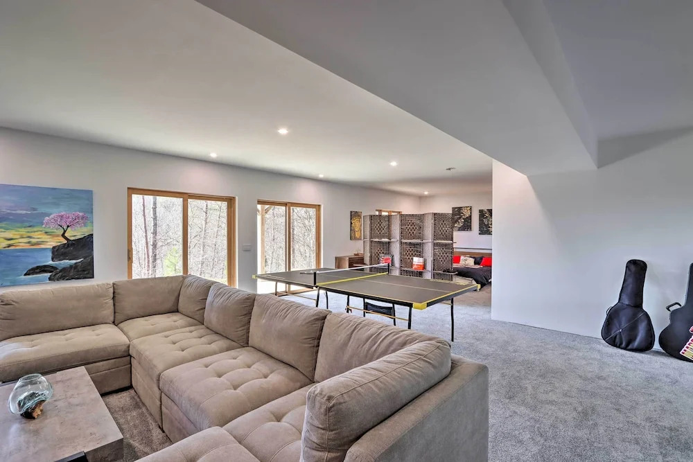 Expansive Murphy Retreat w/ Mountain Views