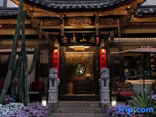 Lijiang Ancient Town Cloud Edge Mountain Retreat Boutique Homestay