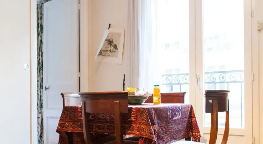 Longchamps Apartment