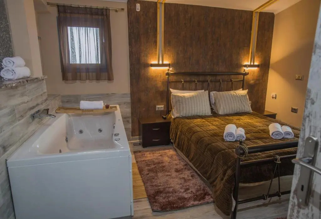 ΒΙΛΛΑ ΤΟ ΠΕΤΡΙΝΟ stone bild villa full equipment