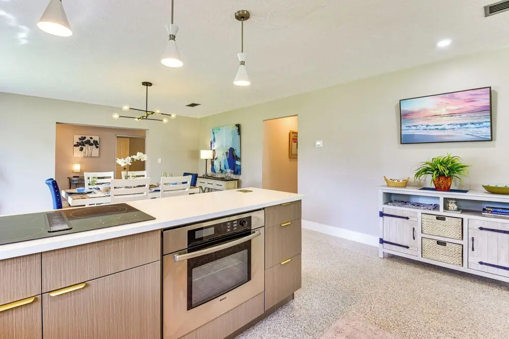 3 Mi to Downtown Bradenton: Family Home w/ Yard!