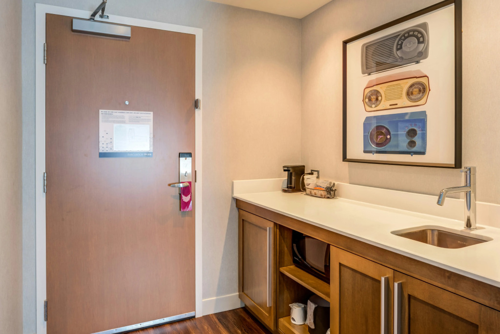 Hampton Inn & Suites Boston/Waltham