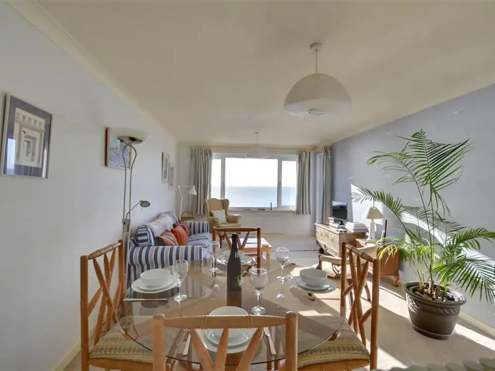 Beautiful Apartment With sea View and Balcony, Near Shops and Pubs