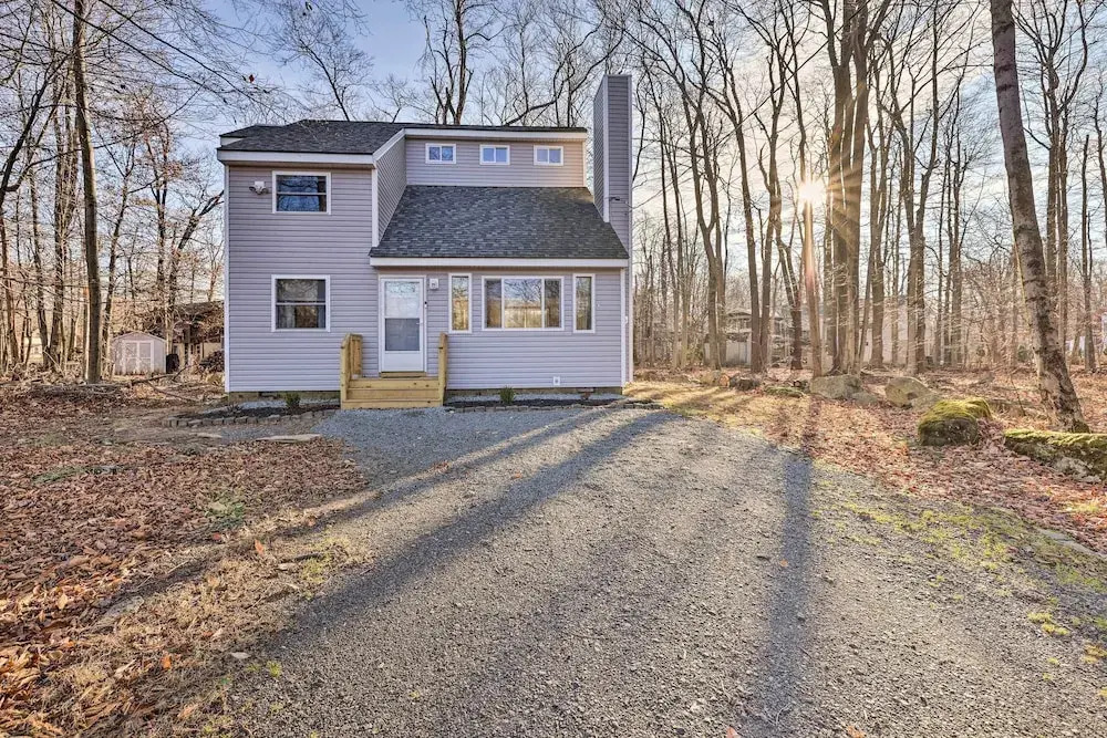 4 Mi to Tobyhanna State Park: Home w/ Fire Pit
