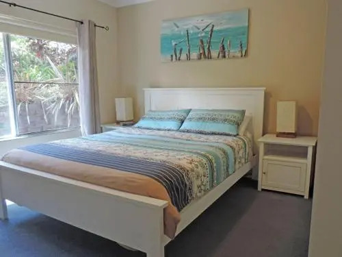 3 'Adriana' 83 Ronald Avenue - Unit With A Backyard