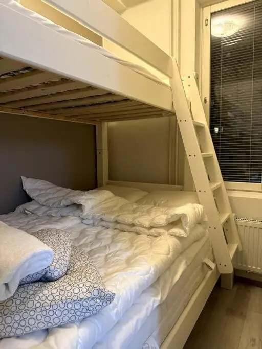 Quality Apt in the City Center For 5 - BRAND NEW