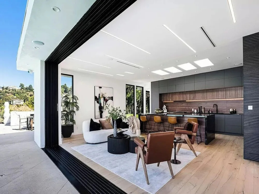 Monarch Modern