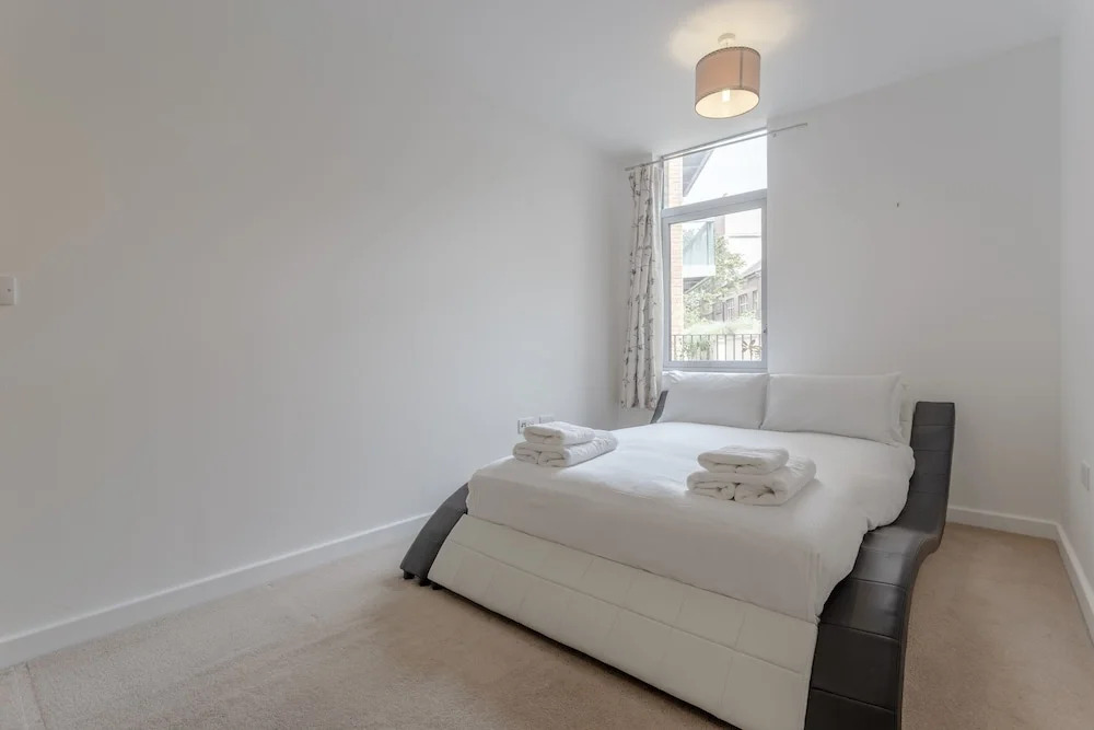Stunning 2 Bedroom Property near Limehouse