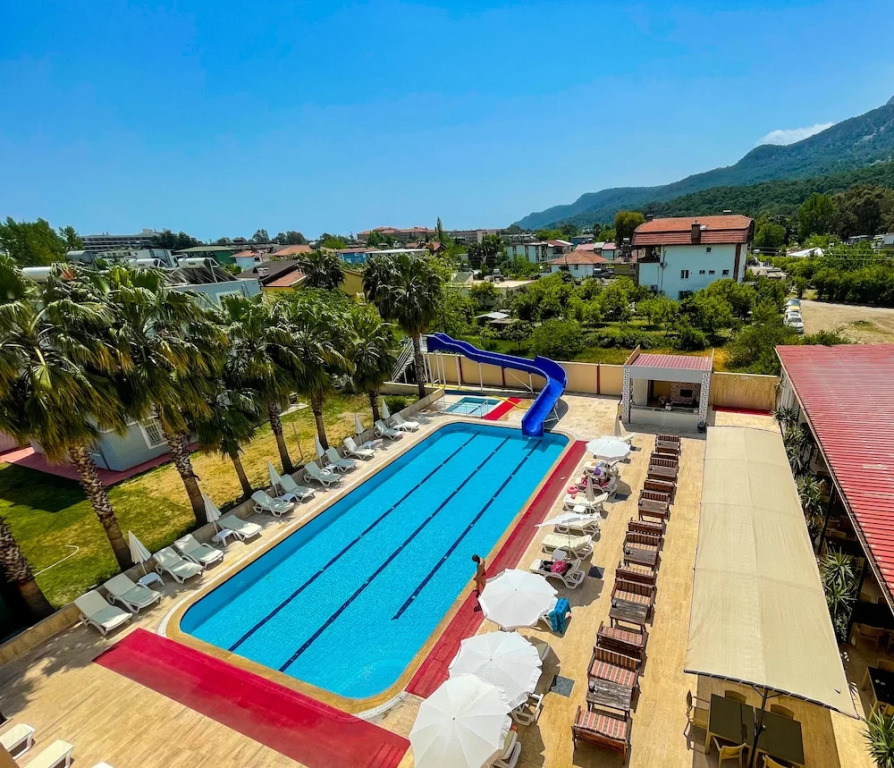 CASTLE PARK HOTEL