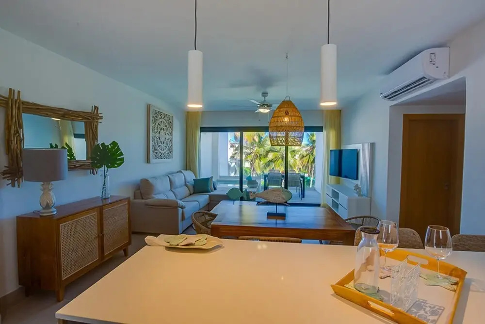 Chic-modern Decor w Picuzzi Steps to the Beach