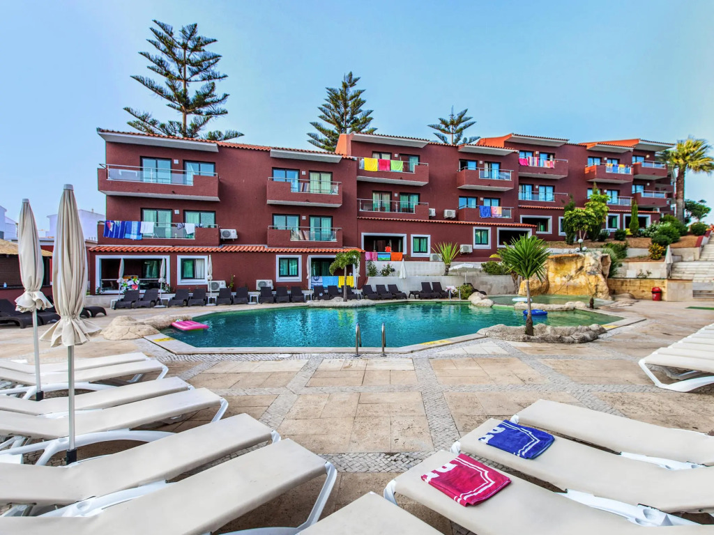 Topazio Vibe Beach Hotel & Apartments
