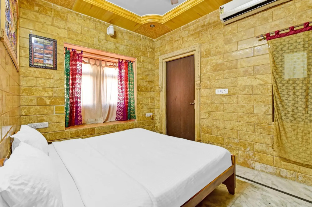 Capital O 85541 Hotel Crown Villa