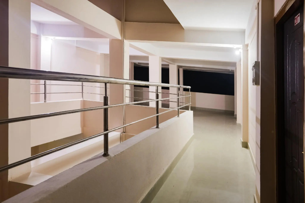 OYO 44691 Hotel East