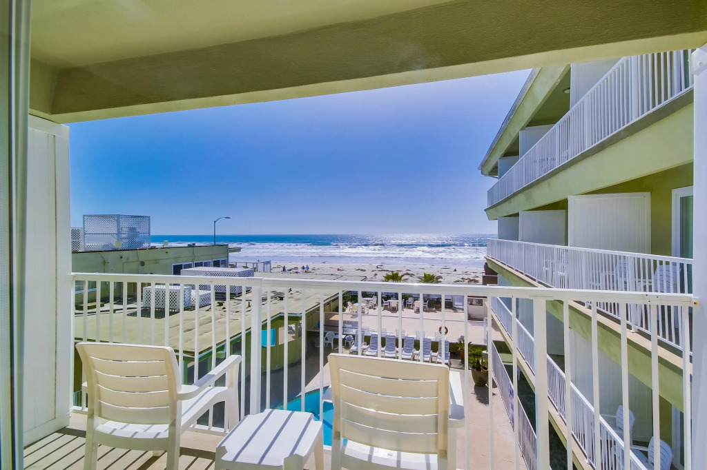 Surfer Beach Hotel
