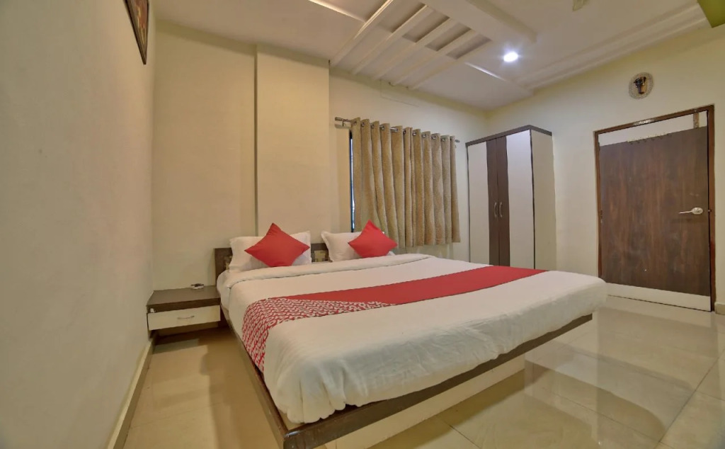 Hotel Risha by OYO