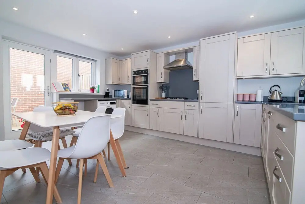 Elegant Ludlow Haven: 4Bed Ultimate Tranquility