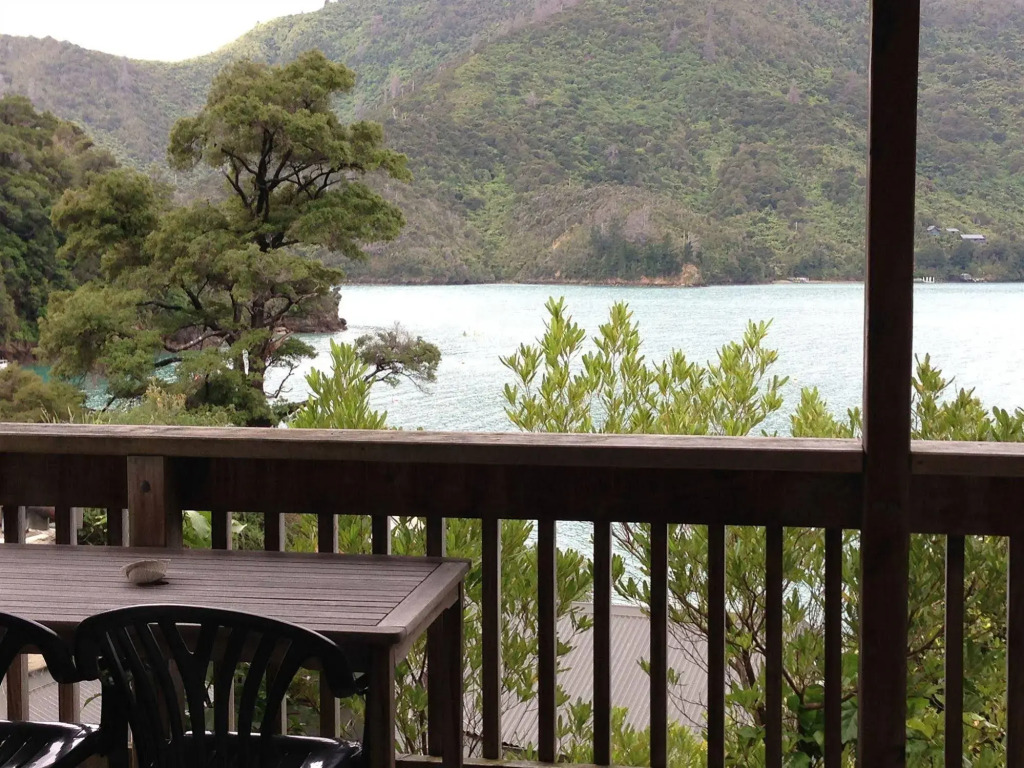 Lochmara Lodge - 20mins by boat from Picton
