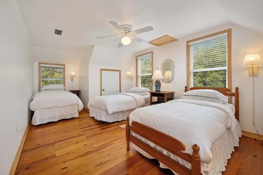 Secluded Waterfront Retreat for 23 Dock, Pets OK