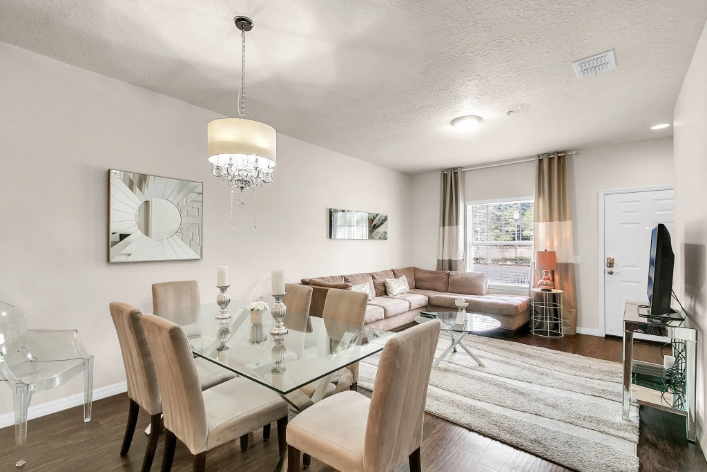 3 Bd 2 Ba Lucaya Village 18-102
