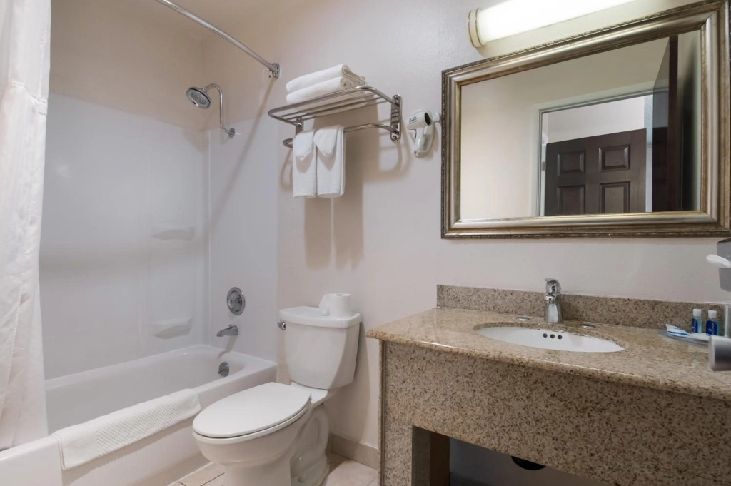 Rodeway Inn & Suites Portland West - Beaverton
