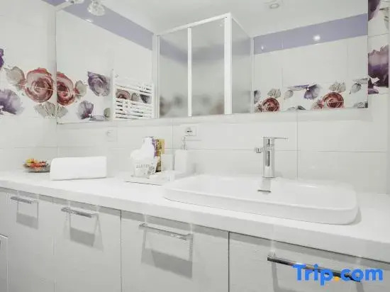 Top Clean Charming Apartment on the Darsena Navigli