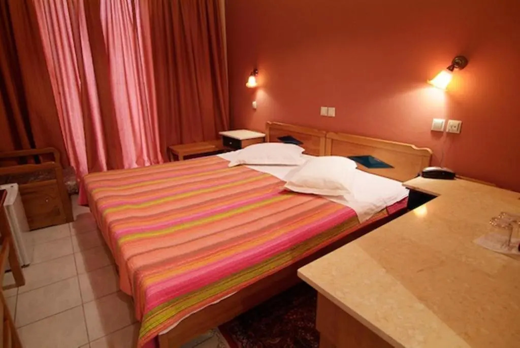Hotel Varonos