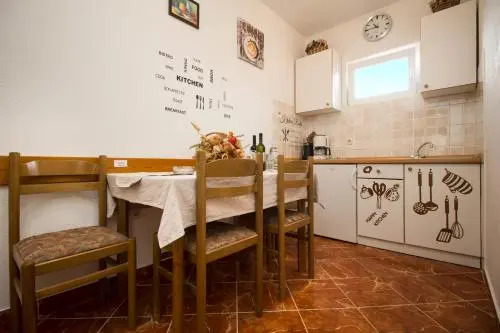 Apartment & Rooms Marigold
