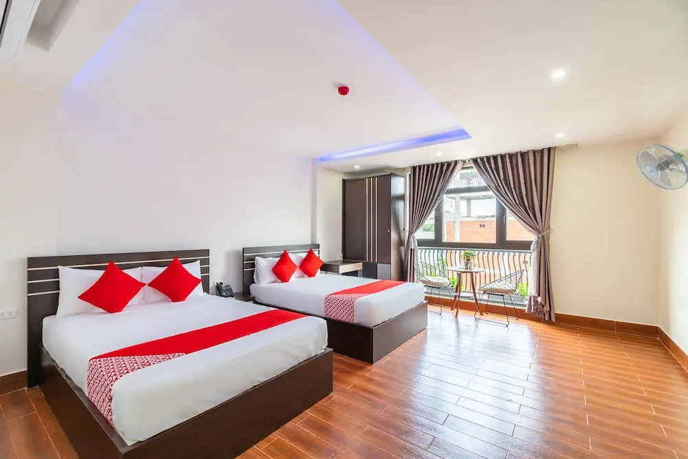 Three Girl Hotel  Apartment by OYO Rooms