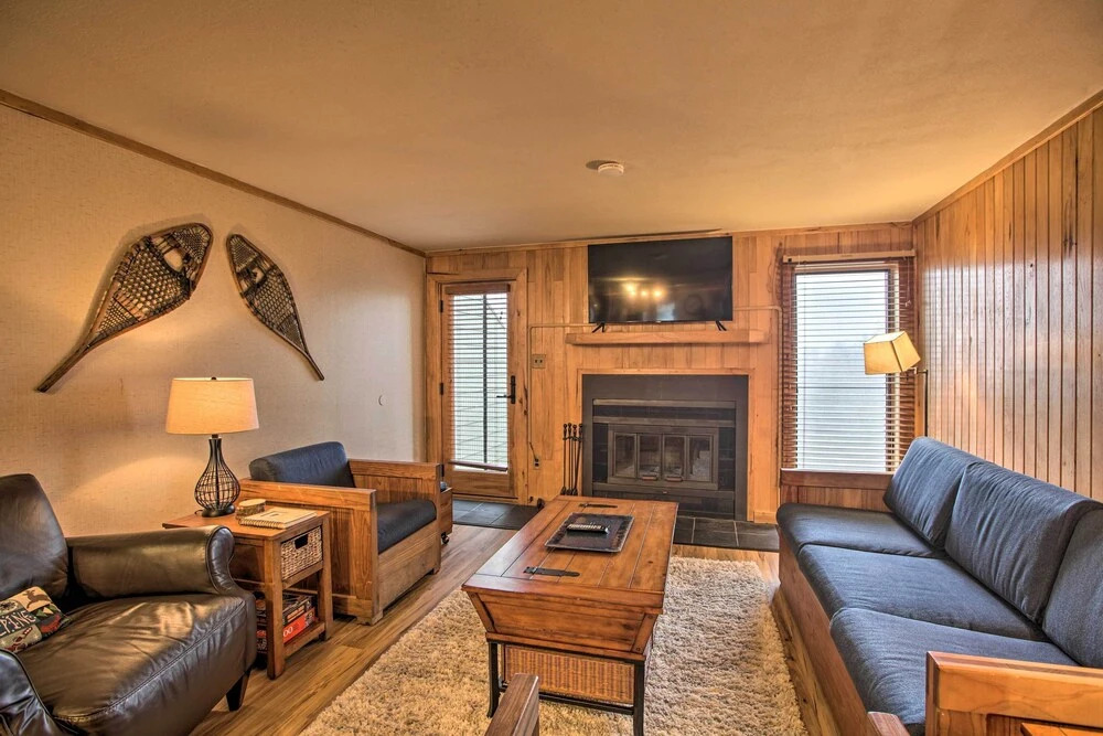 Slopeside Snowshoe Condo - Walk to Ski Lifts!